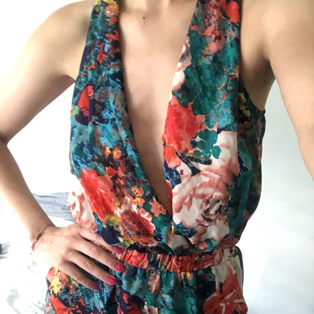 Adelyn Rae Flowery Jumpsuit/Jumper/Romper Size S/M